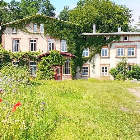 Ferienwohnung Im Gutshaus Alt Krassow Inmitten Der Natur Lalendorf Buitenkant foto