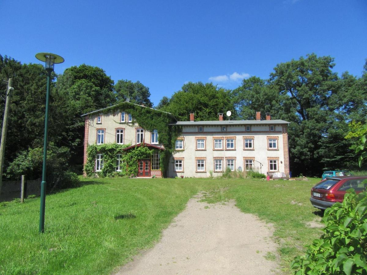 Ferienwohnung Im Gutshaus Alt Krassow Inmitten Der Natur Lalendorf Buitenkant foto