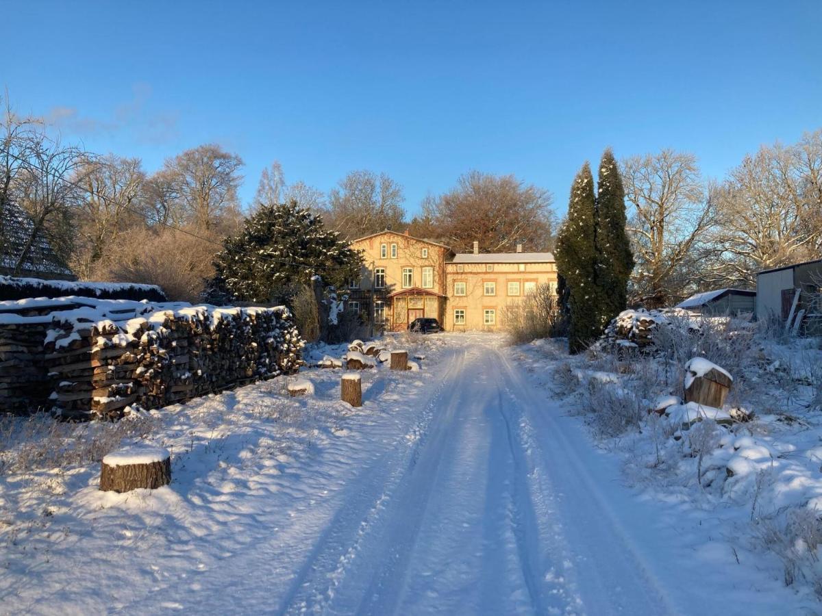 Ferienwohnung Im Gutshaus Alt Krassow Inmitten Der Natur Lalendorf Buitenkant foto