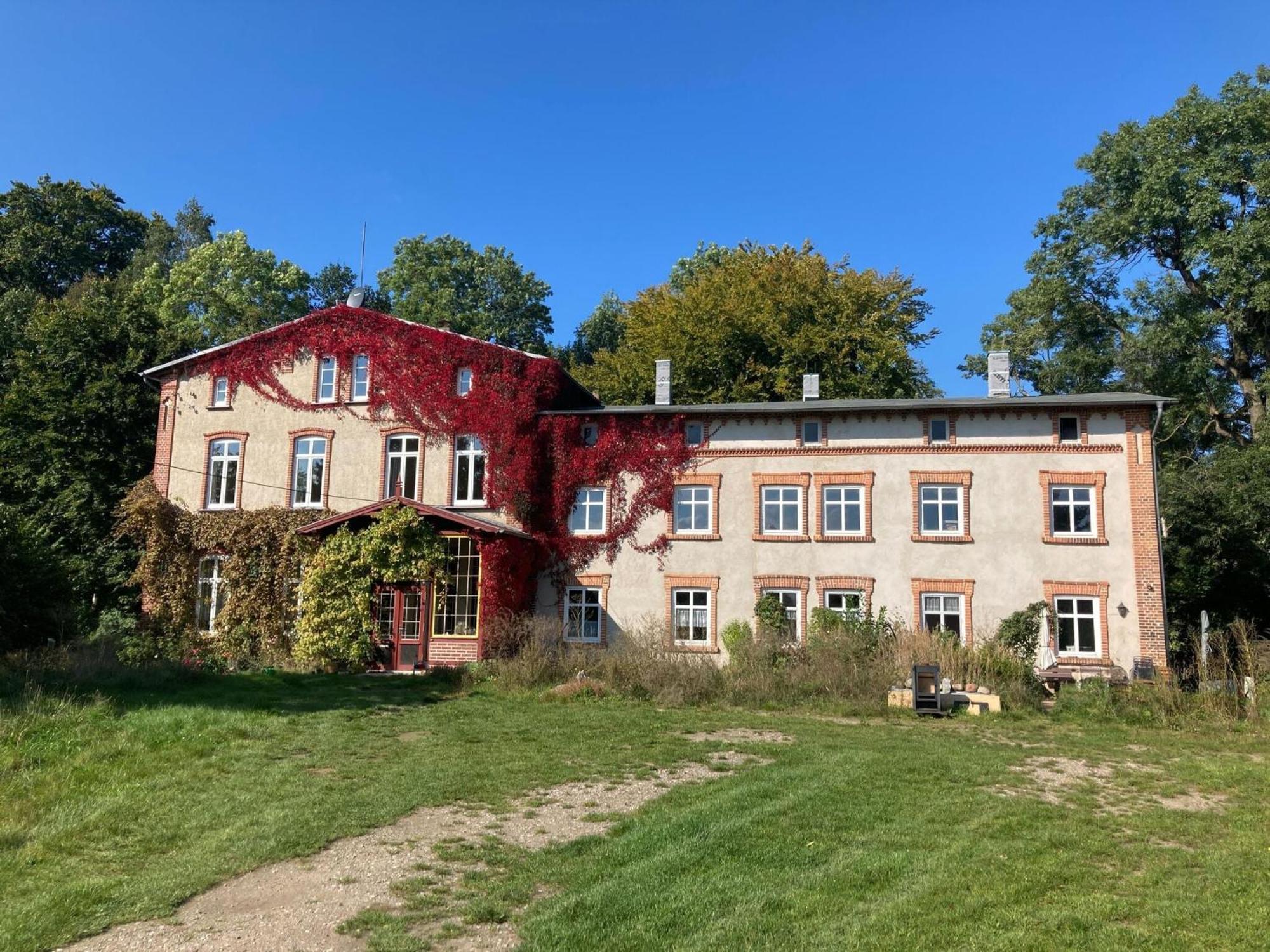 Ferienwohnung Im Gutshaus Alt Krassow Inmitten Der Natur Lalendorf Buitenkant foto