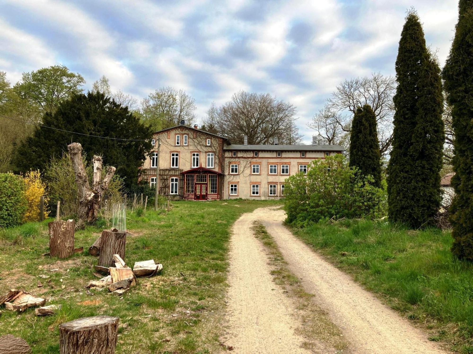 Ferienwohnung Im Gutshaus Alt Krassow Inmitten Der Natur Lalendorf Buitenkant foto