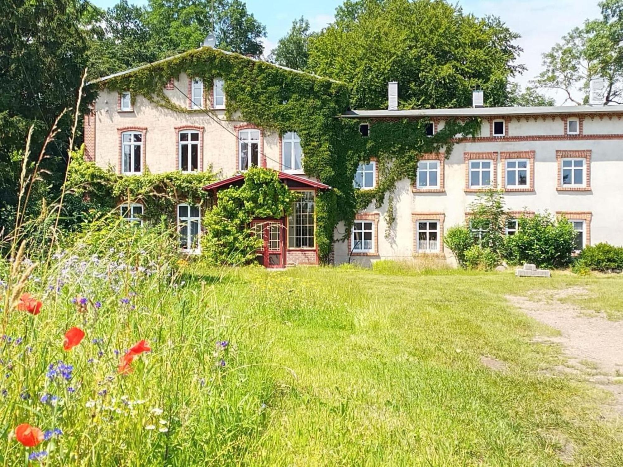 Ferienwohnung Im Gutshaus Alt Krassow Inmitten Der Natur Lalendorf Buitenkant foto